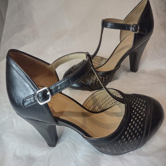 Naturalizer Shoes - Black T-Strap Vintage 20s Style Pumps